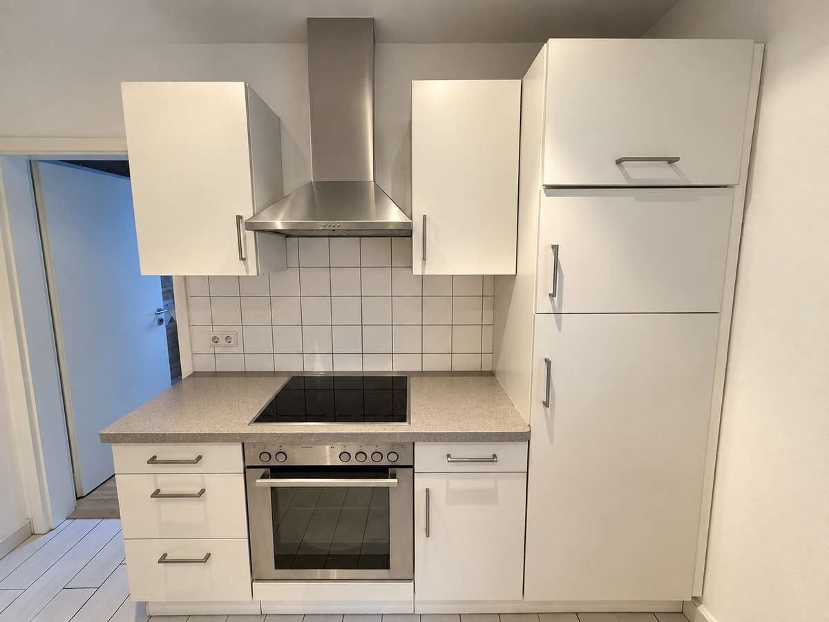 Helle 2-Zimmer-Wohnung mit 68 m² – Hausmeisterdienste willkommen