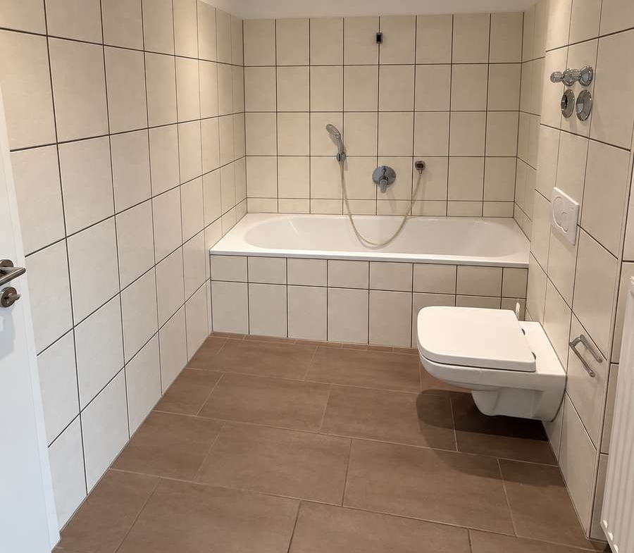 Helle 2-Zimmer-Wohnung mit 68 m² – Hausmeisterdienste willkommen