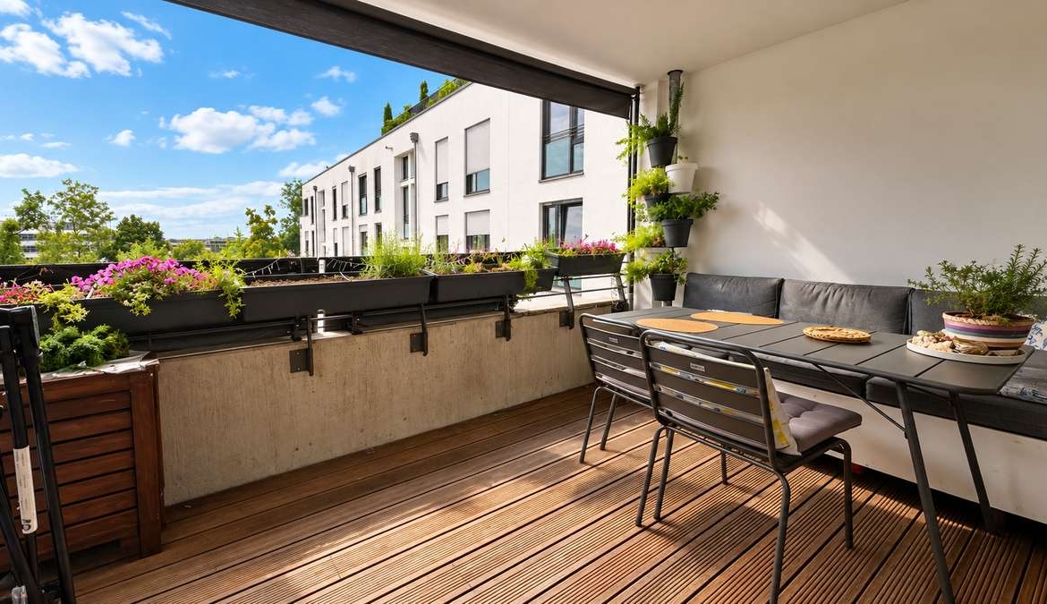 ZWEITBEZUG: 4 Zimmer, 2 Bäder, EBK und gr. Südost-Balkon (Nähe S1)