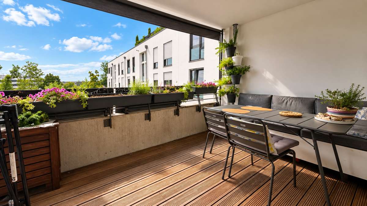 ZWEITBEZUG: 4 Zimmer, 2 Bäder, EBK und gr. Südost-Balkon (Nähe S1)