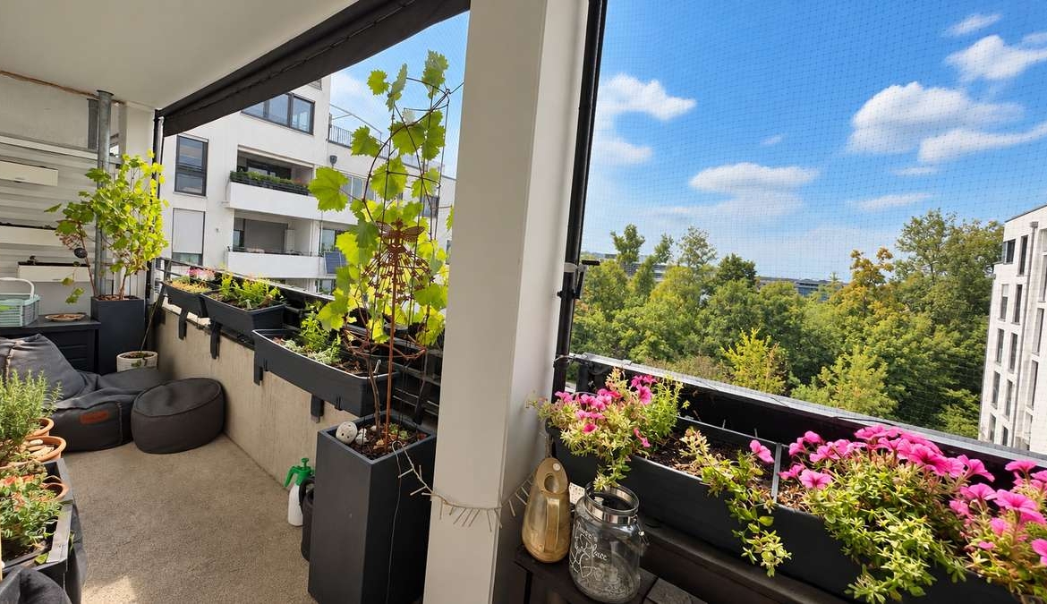 ZWEITBEZUG: 4 Zimmer, 2 Bäder, EBK und gr. Südost-Balkon (Nähe S1)