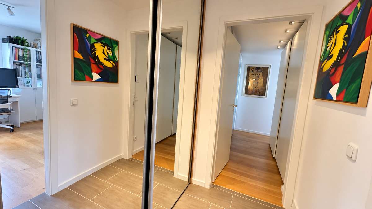 ZWEITBEZUG: 4 Zimmer, 2 Bäder, EBK und gr. Südost-Balkon (Nähe S1)