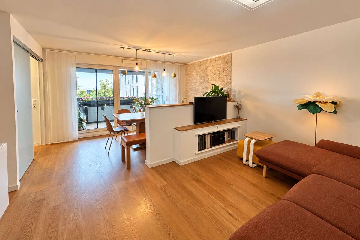 ZWEITBEZUG: 4 Zimmer, 2 Bäder, EBK und gr. Südost-Balkon (Nähe S1)