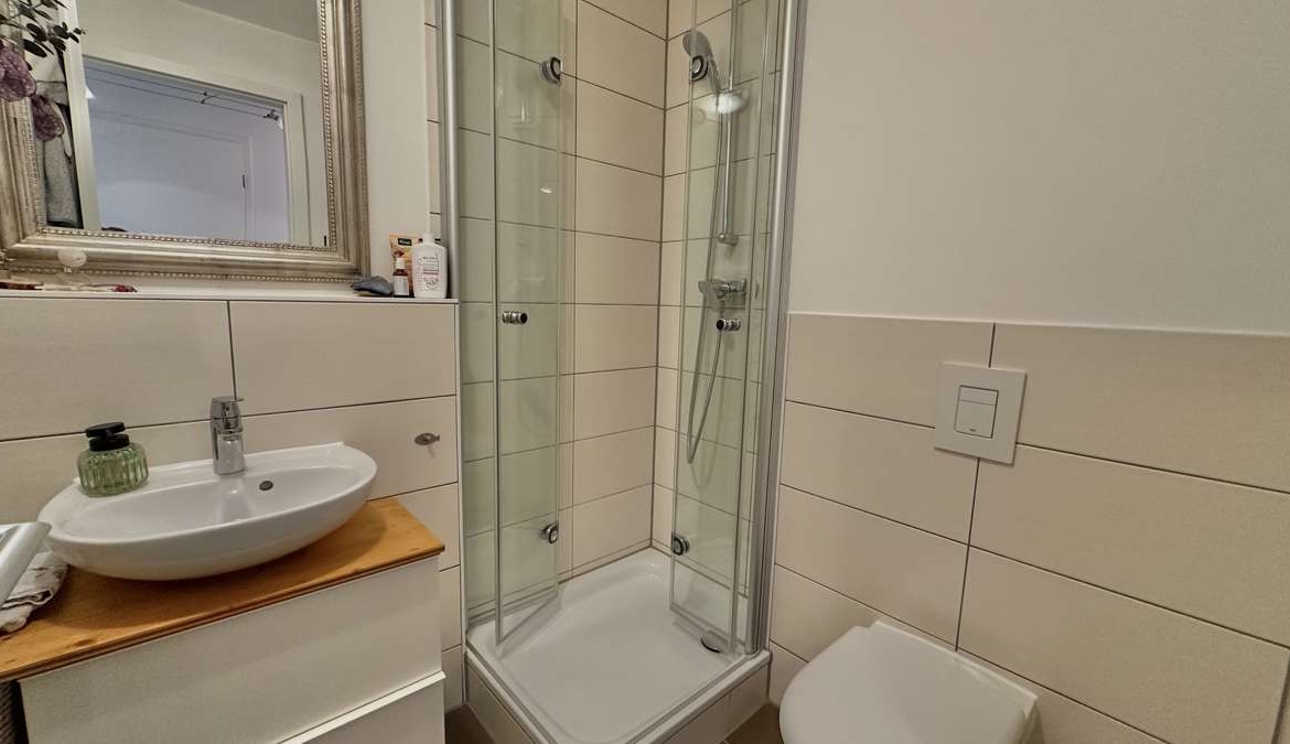 ZWEITBEZUG: 4 Zimmer, 2 Bäder, EBK und gr. Südost-Balkon (Nähe S1)