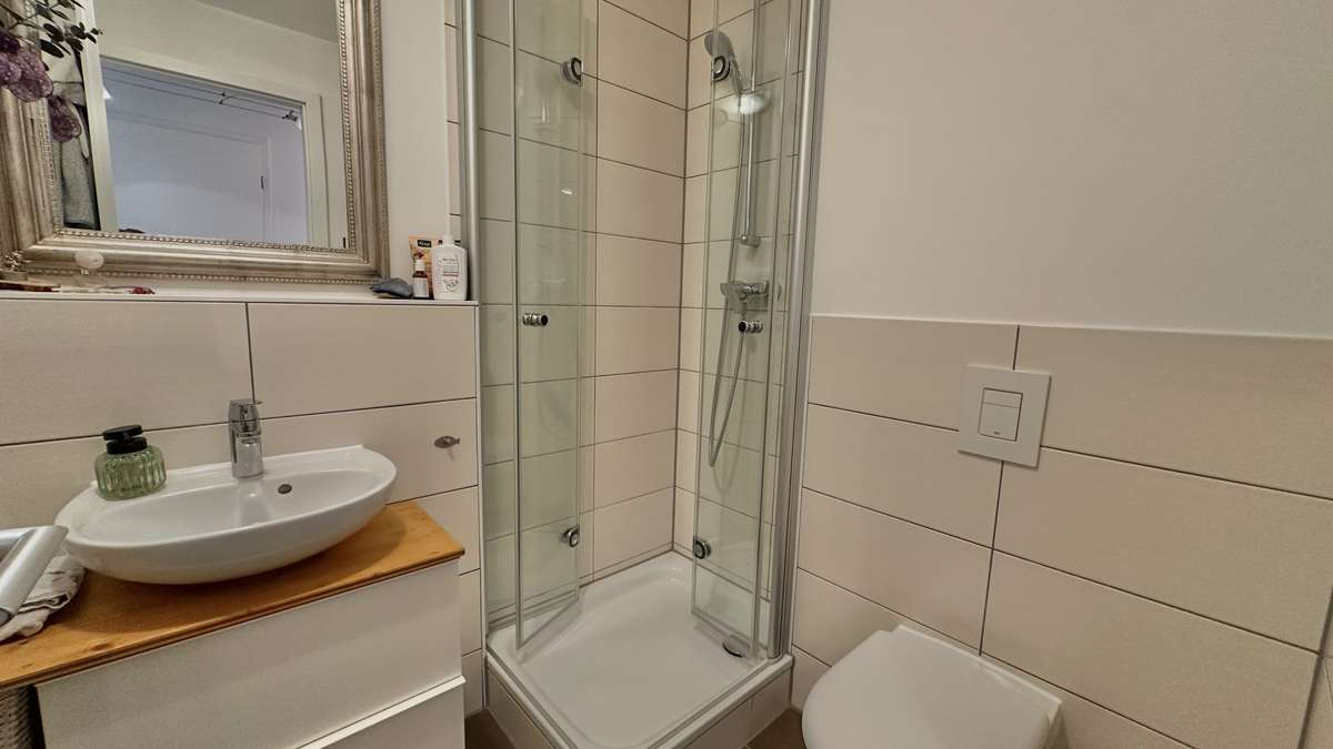 ZWEITBEZUG: 4 Zimmer, 2 Bäder, EBK und gr. Südost-Balkon (Nähe S1)