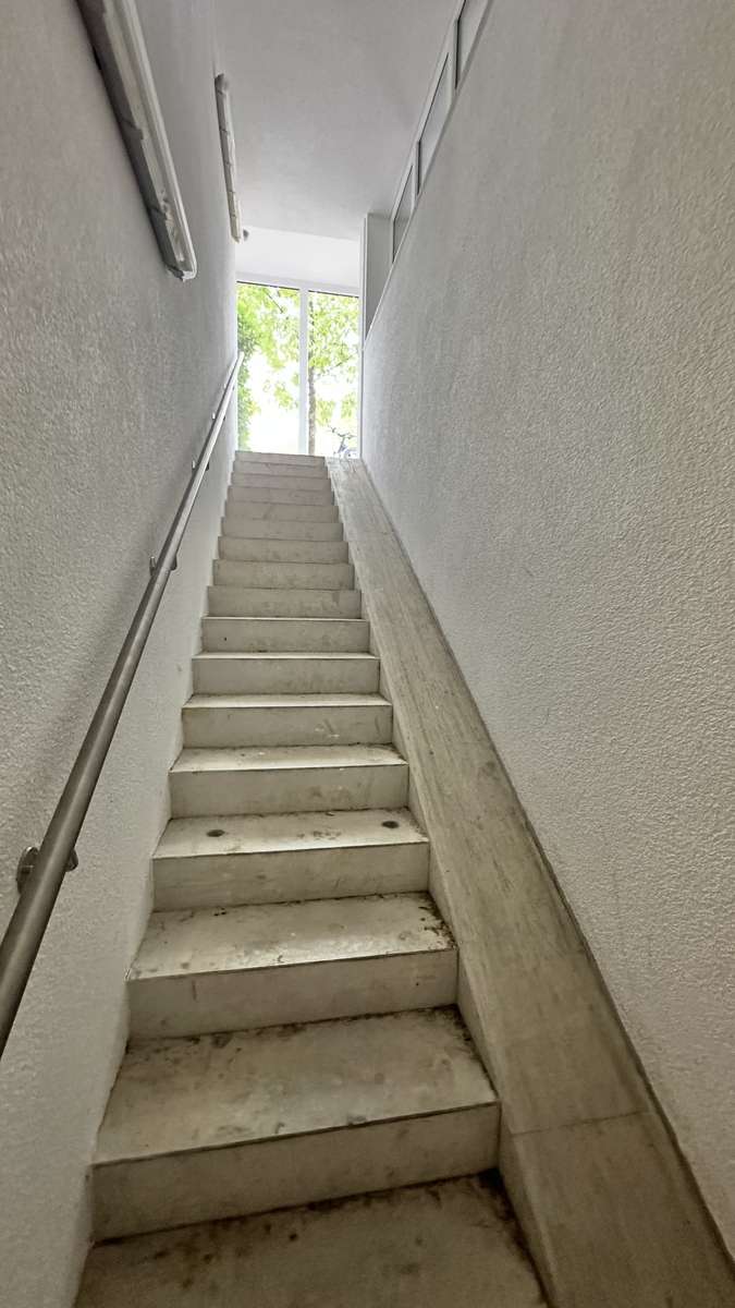 ZWEITBEZUG: 4 Zimmer, 2 Bäder, EBK und gr. Südost-Balkon (Nähe S1)