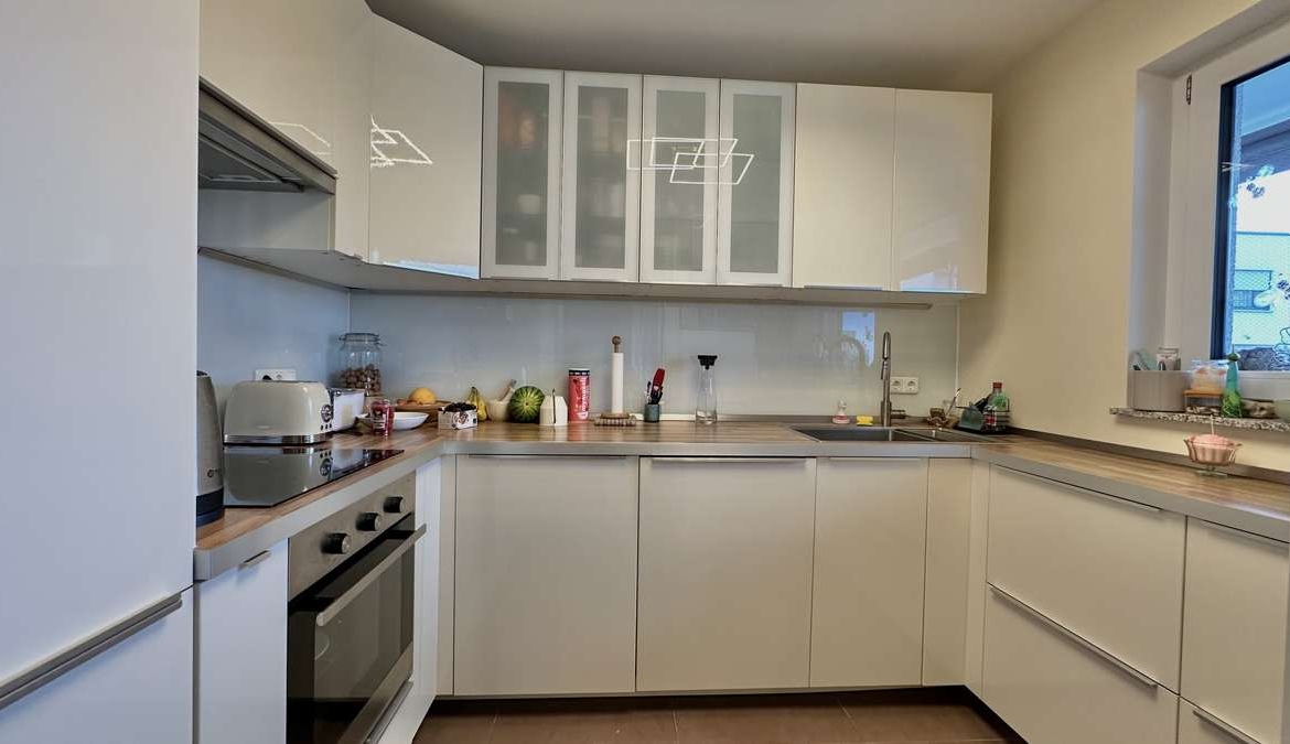 ZWEITBEZUG: 4 Zimmer, 2 Bäder, EBK und gr. Südost-Balkon (Nähe S1)