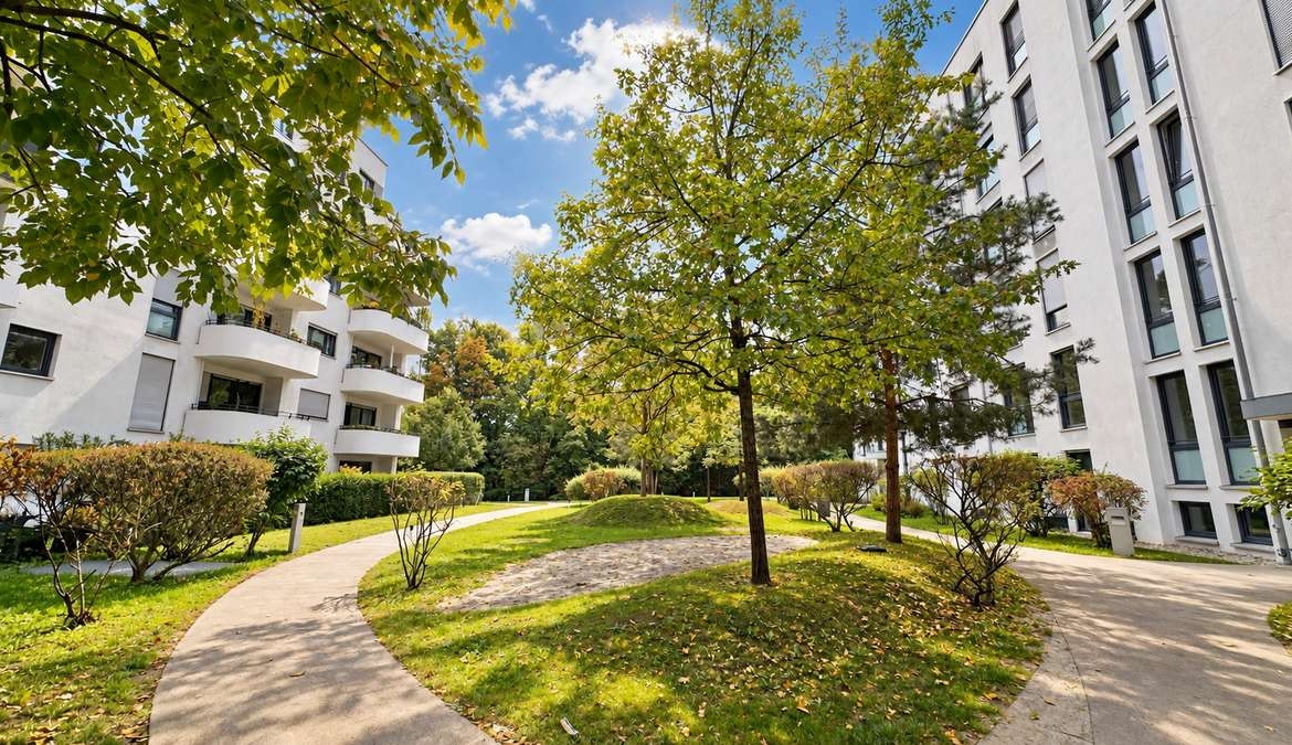 ZWEITBEZUG: 4 Zimmer, 2 Bäder, EBK und gr. Südost-Balkon (Nähe S1)