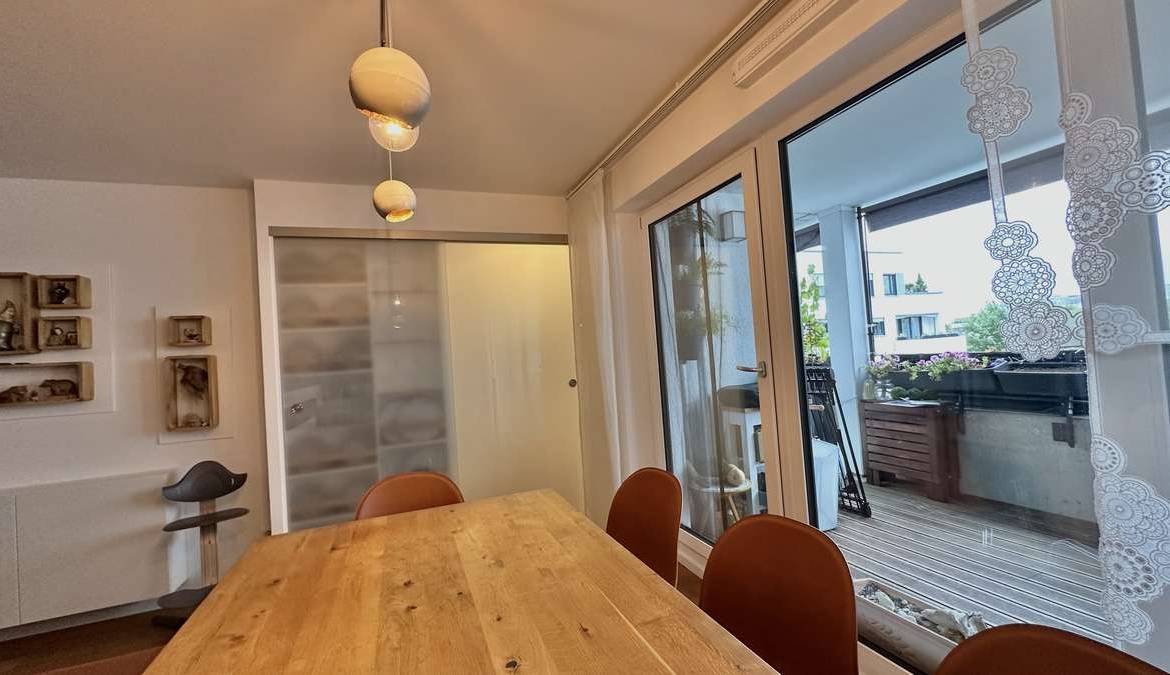 ZWEITBEZUG: 4 Zimmer, 2 Bäder, EBK und gr. Südost-Balkon (Nähe S1)