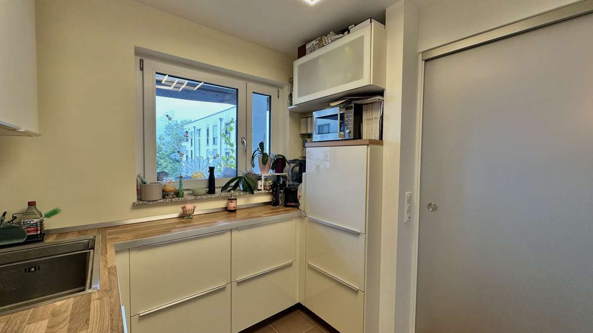 ZWEITBEZUG: 4 Zimmer, 2 Bäder, EBK und gr. Südost-Balkon (Nähe S1)