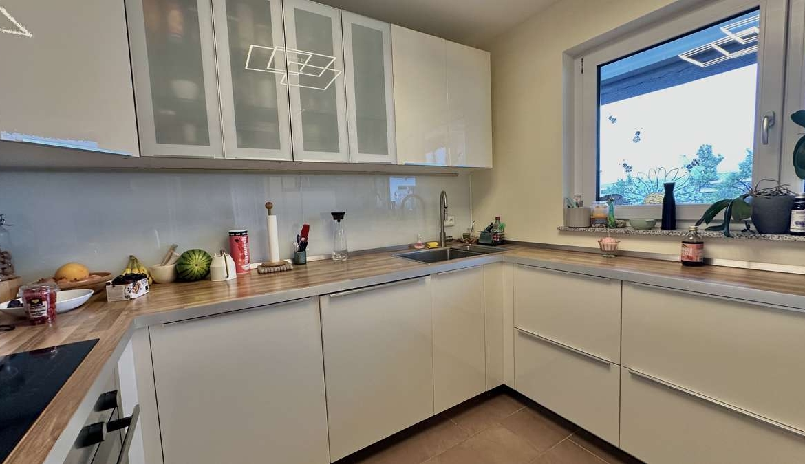 ZWEITBEZUG: 4 Zimmer, 2 Bäder, EBK und gr. Südost-Balkon (Nähe S1)
