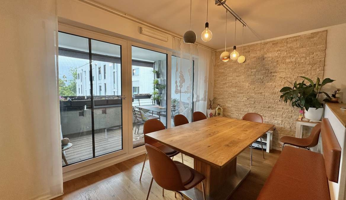 ZWEITBEZUG: 4 Zimmer, 2 Bäder, EBK und gr. Südost-Balkon (Nähe S1)