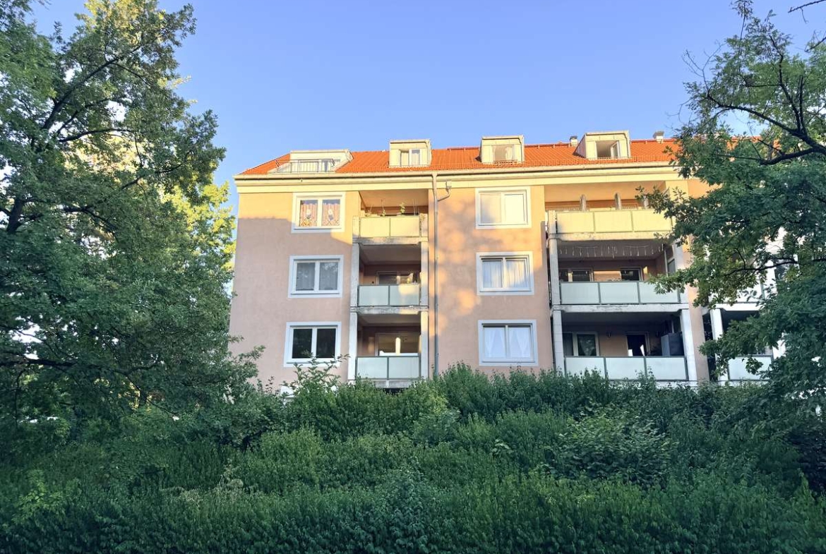 „Einziehen & wohlfühlen“ TOP renovierte 2-Zi. Whg mit West-Blk & TG/Nh. S1