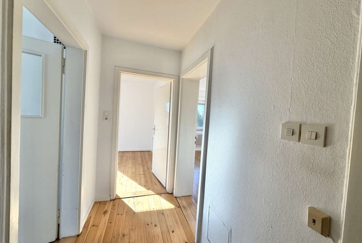 Gemütliches Wohnen mit Charme- Dielenboden, Wohnküche mit EBK & Garten