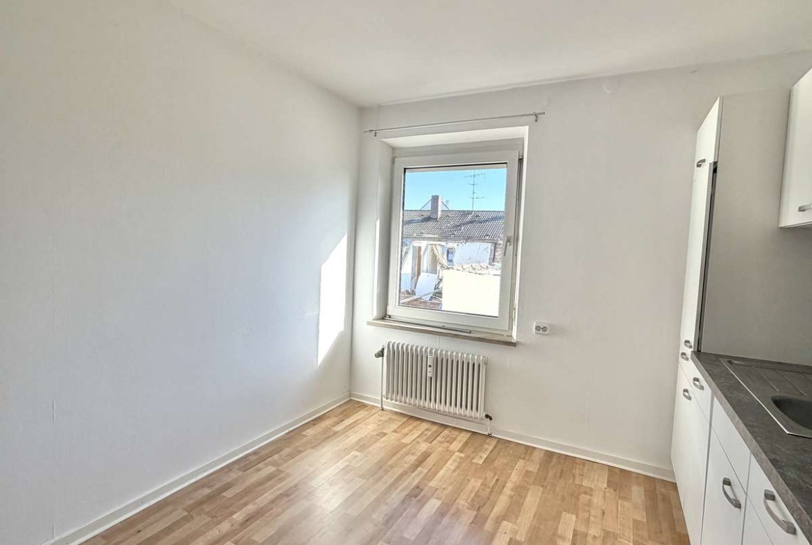 Gemütliches Wohnen mit Charme- Dielenboden, Wohnküche mit EBK & Garten