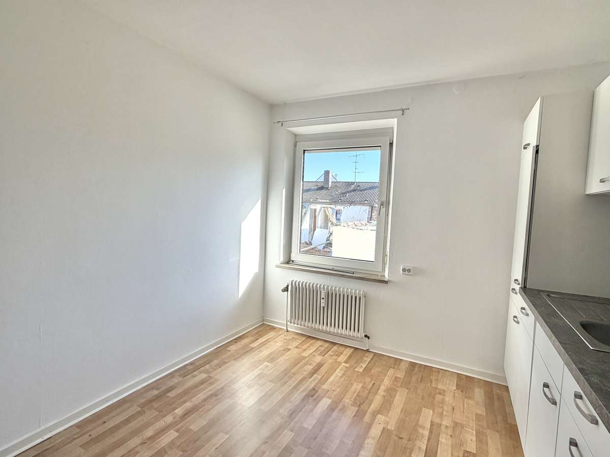 Gemütliches Wohnen mit Charme- Dielenboden, Wohnküche mit EBK & Garten