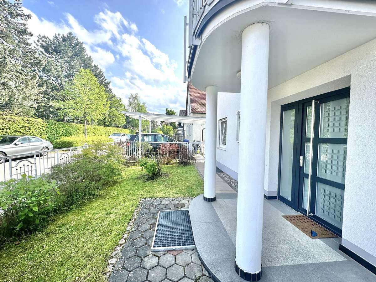 Hausansicht Exklusive 4-Zi.-Garten-Whg. in der Lerchenau – Moderne Ausstattung und viel Komfort