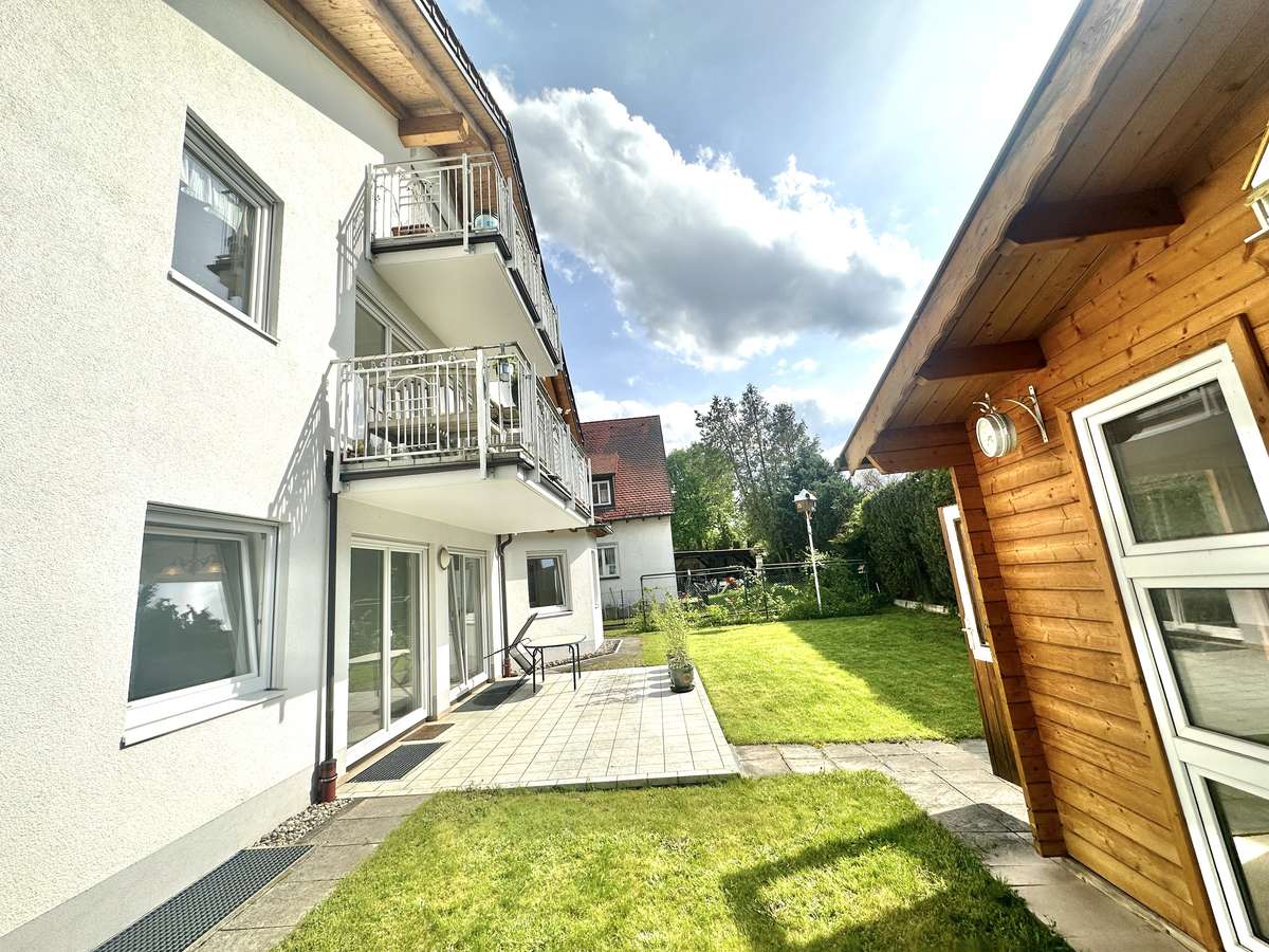 Hausansicht Exklusive 4-Zi.-Garten-Whg. in der Lerchenau – Moderne Ausstattung und viel Komfort