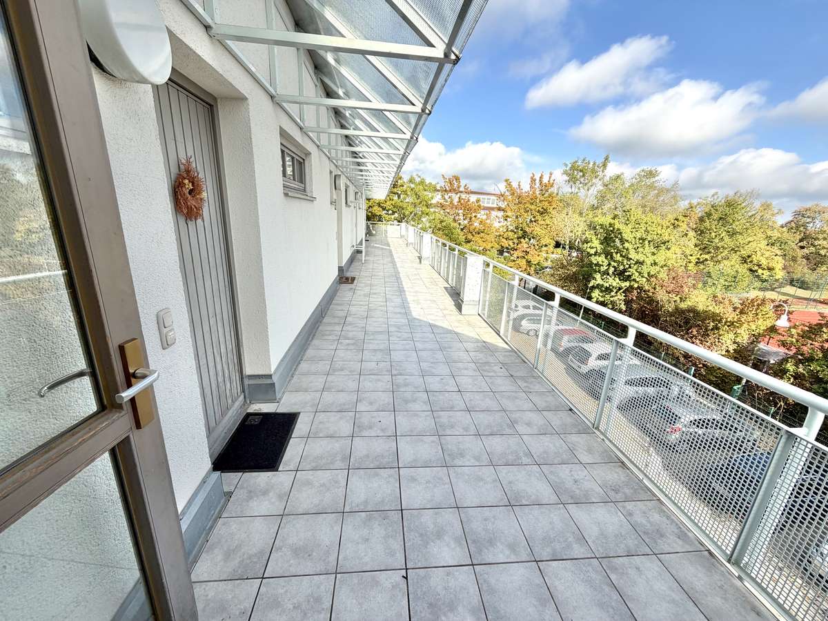 Zugang zur Wohnung Sonnige TRAUM-Dachterrassenwhg. mit EBK in Unterschleißheim / S1