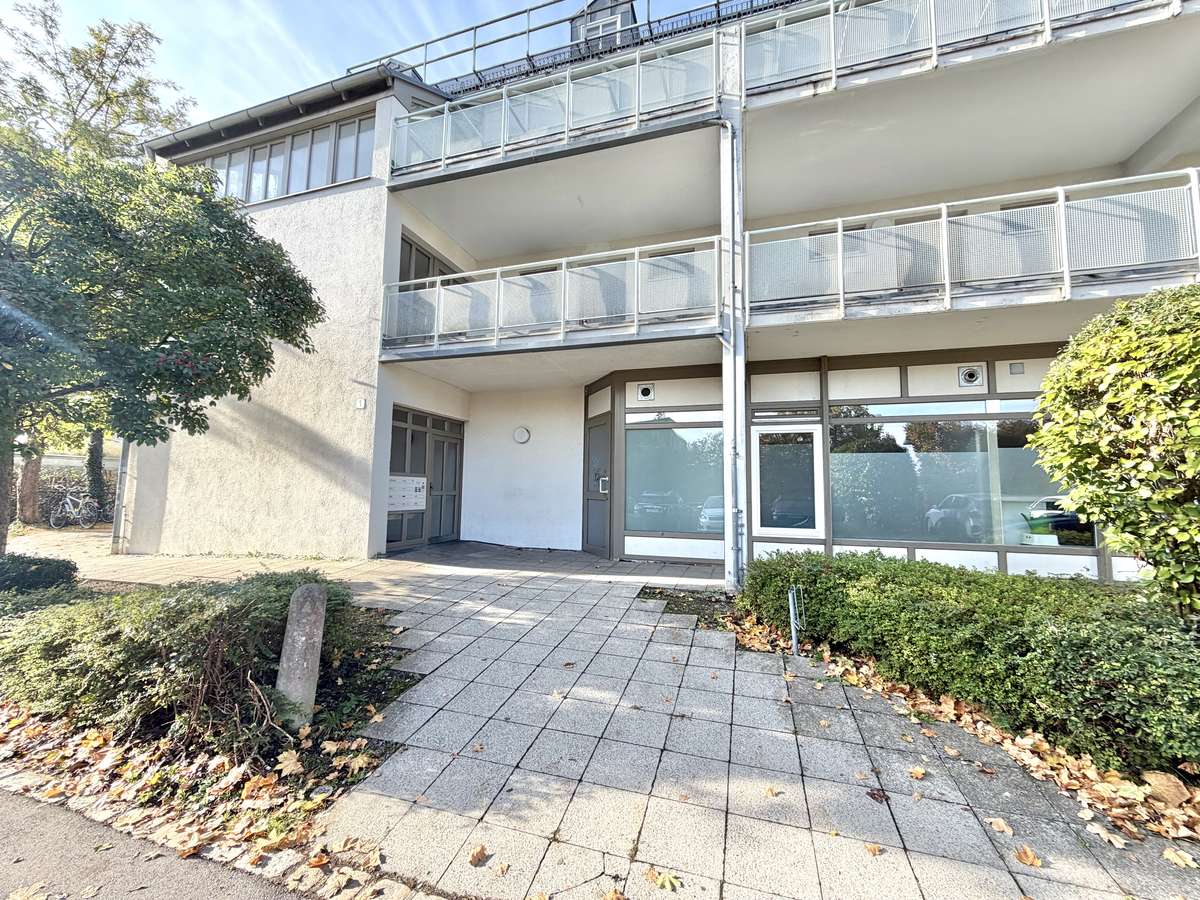 Hausansicht Sonnige TRAUM-Dachterrassenwhg. mit EBK in Unterschleißheim / S1