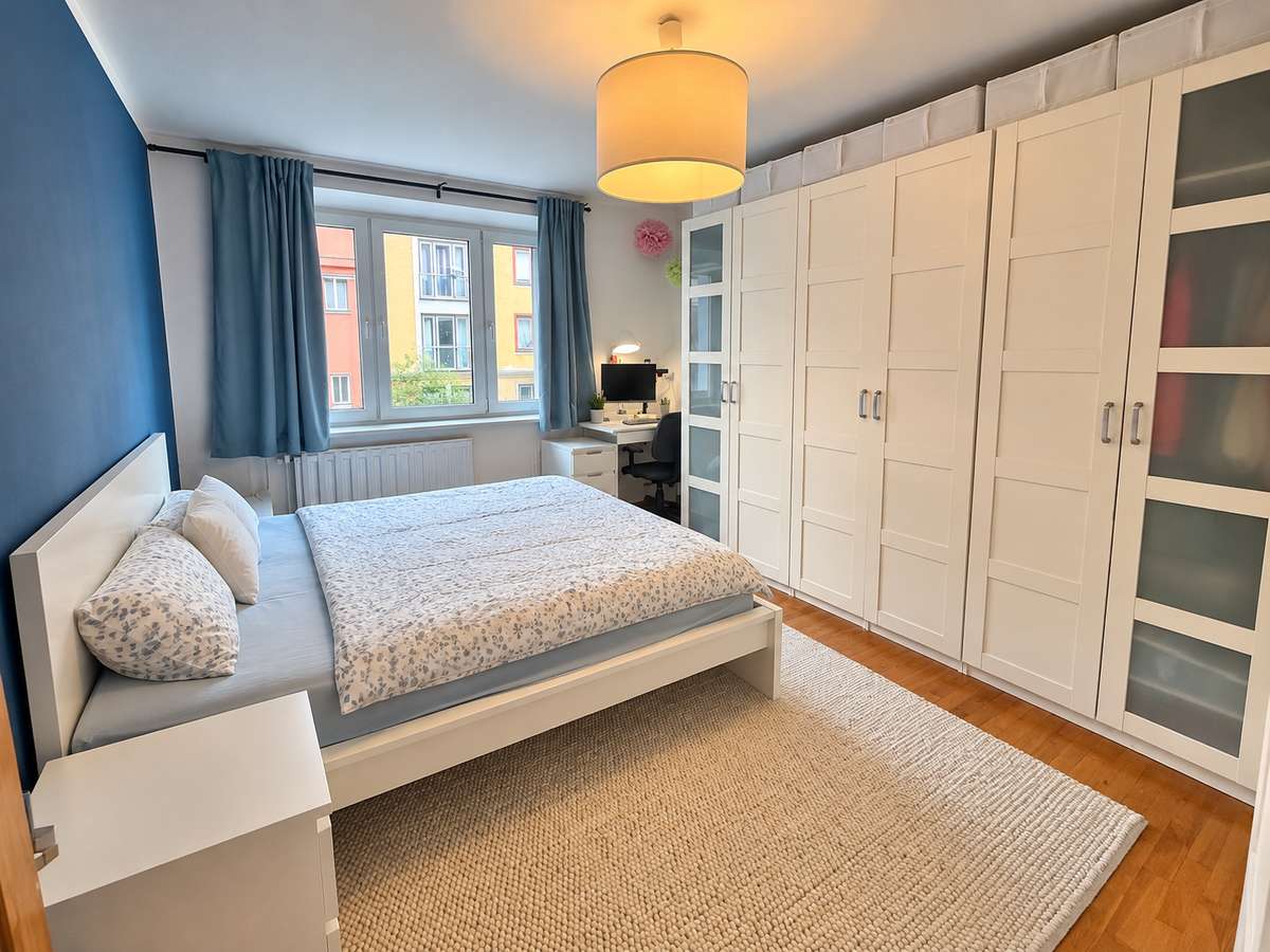 Schlafzimmer Zentral leben, ruhig wohnen – 3-Zi.-Whg. in der Max-Vorstadt