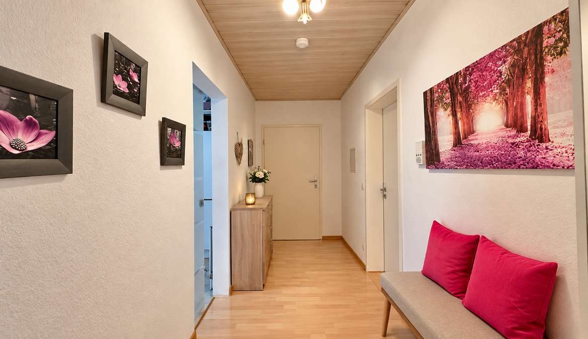 Wohnen im kleinen Haus: RUHIGE 3 Zi. Whg. mit großem Südost Balkon / Nh. S1