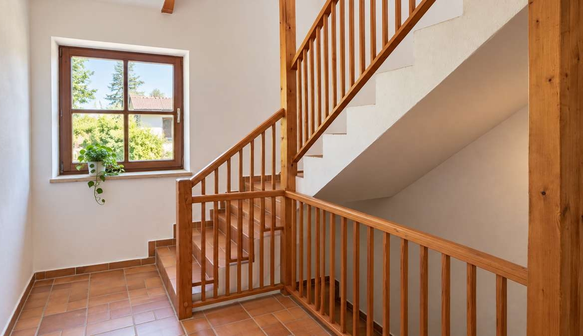 Wohnen im kleinen Haus: RUHIGE 3 Zi. Whg. mit großem Südost Balkon / Nh. S1