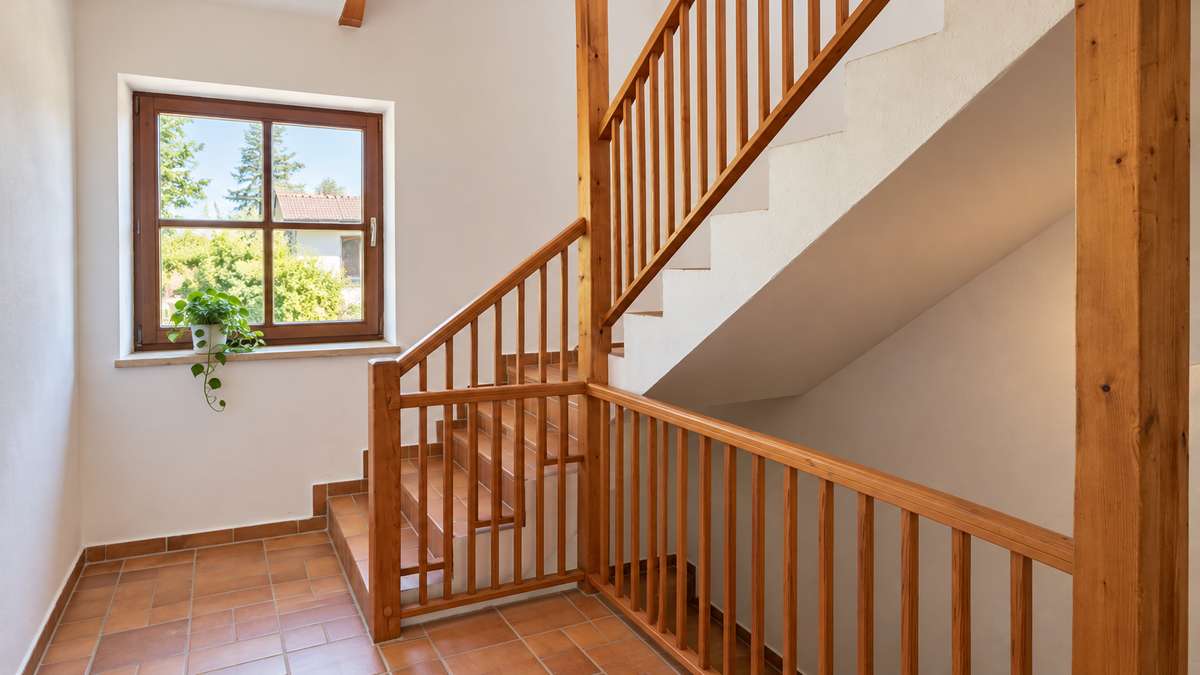 Wohnen im kleinen Haus: RUHIGE 3 Zi. Whg. mit großem Südost Balkon / Nh. S1