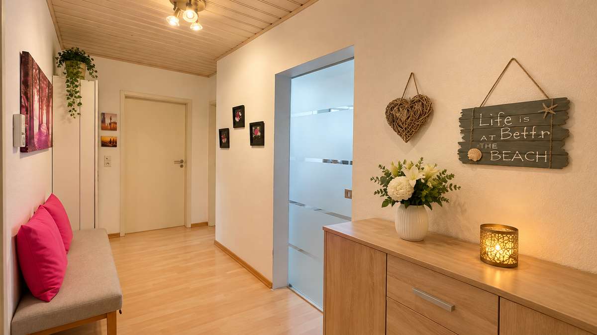 Wohnen im kleinen Haus: RUHIGE 3 Zi. Whg. mit großem Südost Balkon / Nh. S1