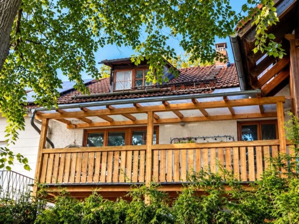 Wohnen im kleinen Haus: RUHIGE 3 Zi. Whg. mit großem Südost Balkon / Nh. S1