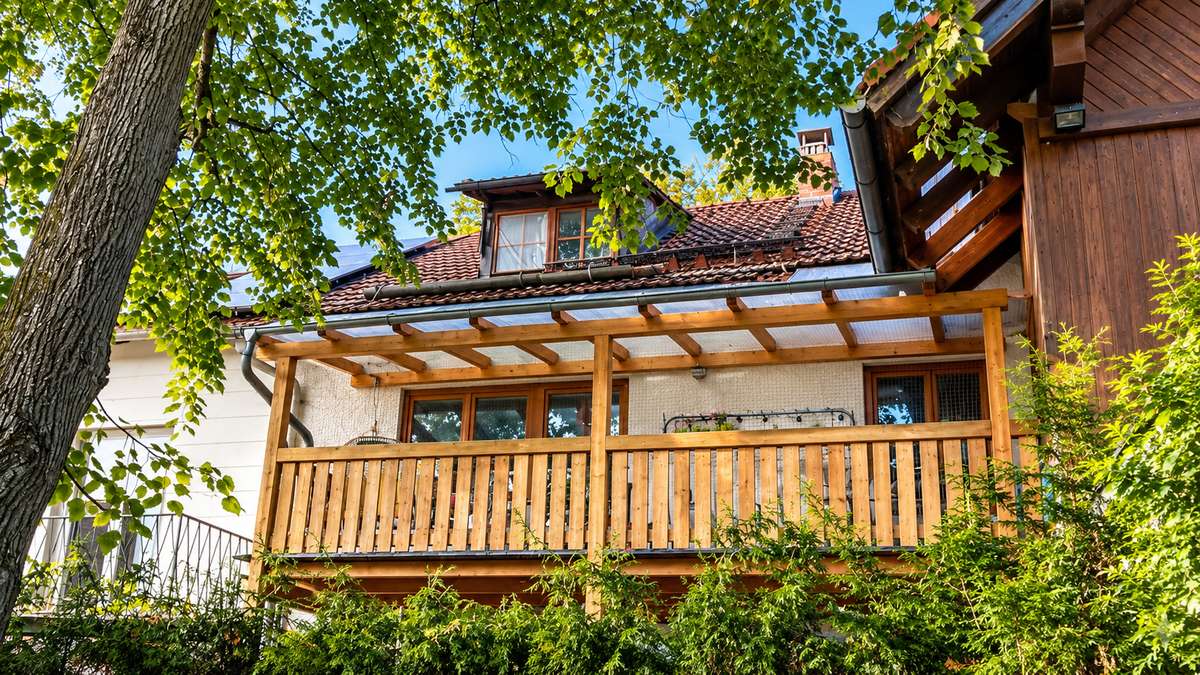 Wohnen im kleinen Haus: RUHIGE 3 Zi. Whg. mit großem Südost Balkon / Nh. S1