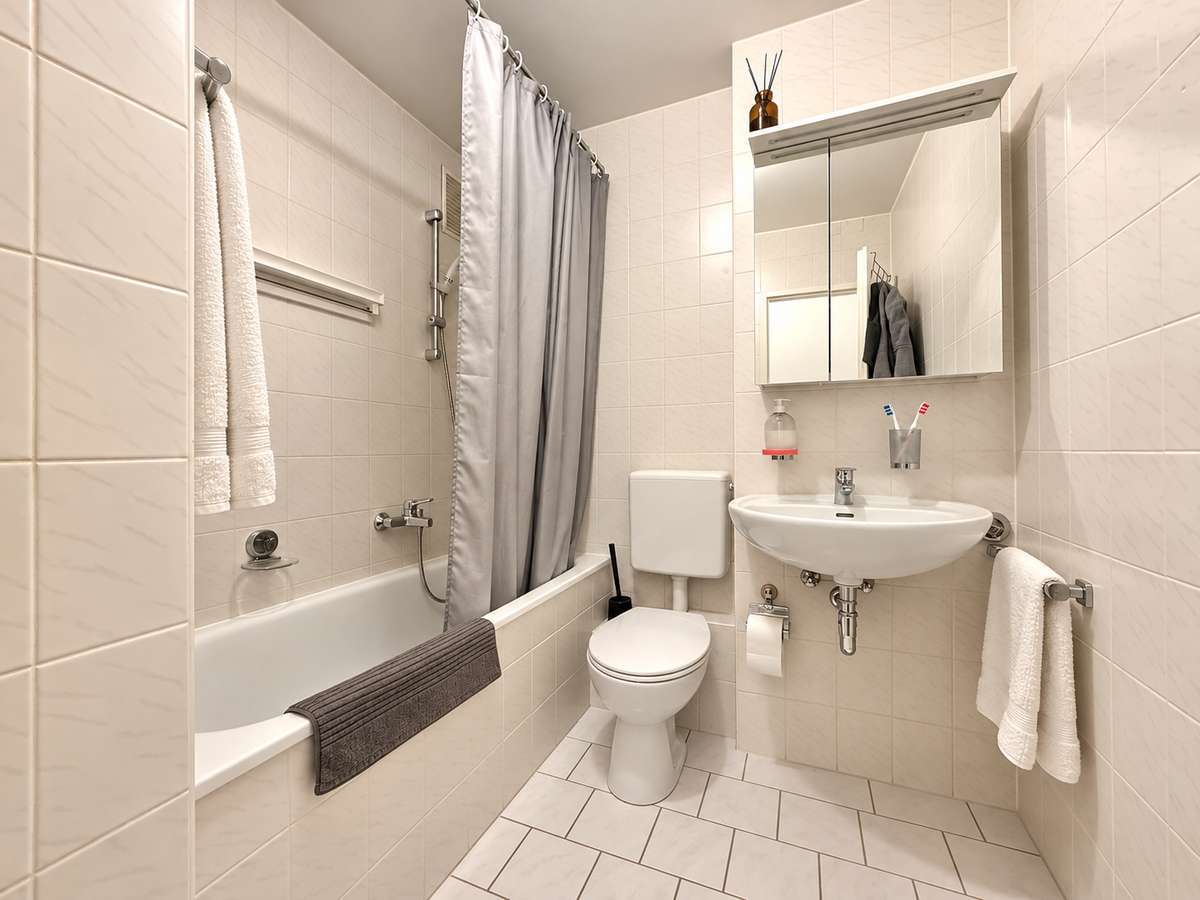 Badezimmer Wohnglück mit TRAUM-Alpenblick – Charmante 1-Zi.-Whg in Feldmoching