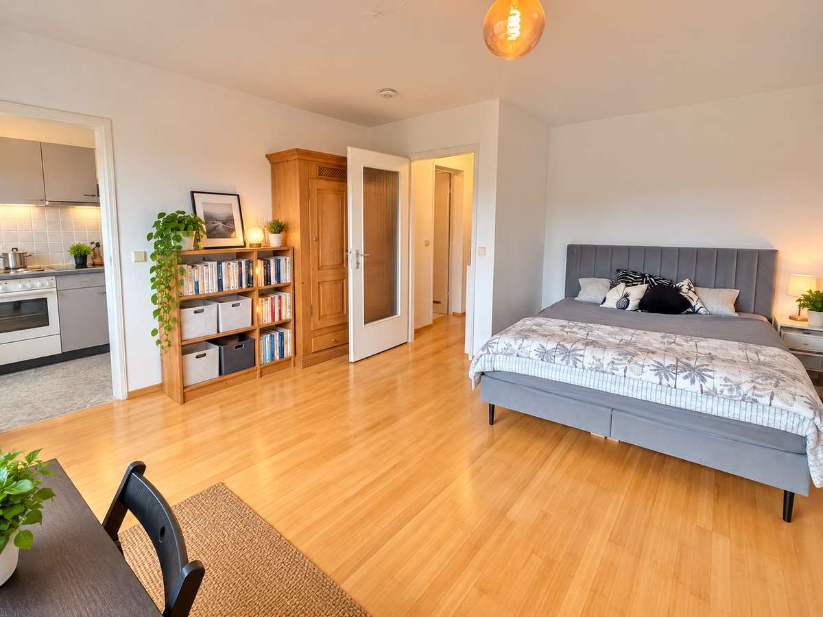 Wohn-/Schlafzimmer Wohnglück mit TRAUM-Alpenblick – Charmante 1-Zi.-Whg in Feldmoching