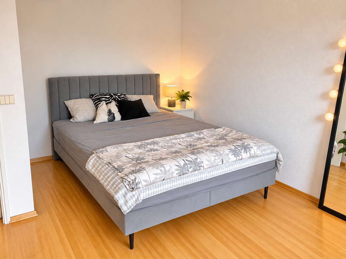Nische für Bett Wohnglück mit TRAUM-Alpenblick – Charmante 1-Zi.-Whg in Feldmoching