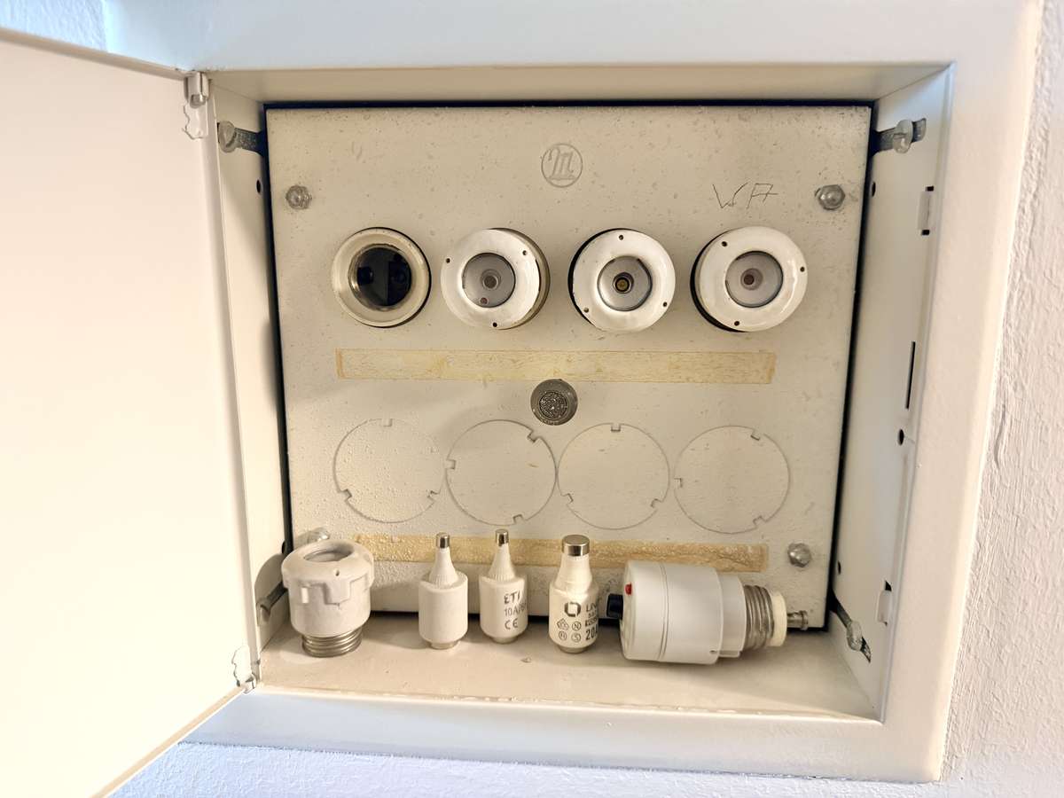Elektrik Wohnglück mit TRAUM-Alpenblick – Charmante 1-Zi.-Whg in Feldmoching