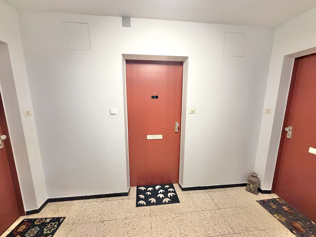 Haustür Wohnglück mit TRAUM-Alpenblick – Charmante 1-Zi.-Whg in Feldmoching