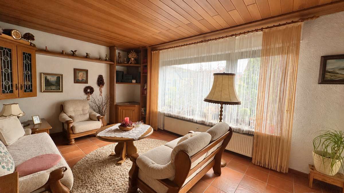 Wohnzimmer (1.OG) Goldbach ruft!! Charmantes 2-Familienhaus mit schönem Grundstück und vielen Möglichkeiten