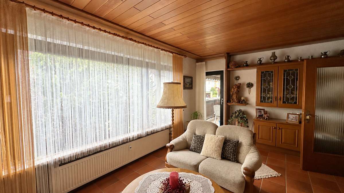 Wohnzimmer (1.OG) Goldbach ruft!! Charmantes 2-Familienhaus mit schönem Grundstück und vielen Möglichkeiten