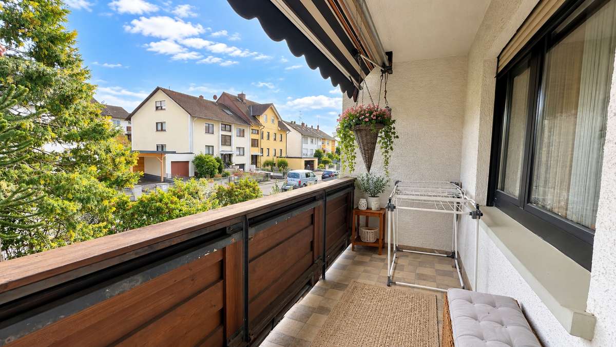 Balkon (1.OG) Goldbach ruft!! Charmantes 2-Familienhaus mit schönem Grundstück und vielen Möglichkeiten