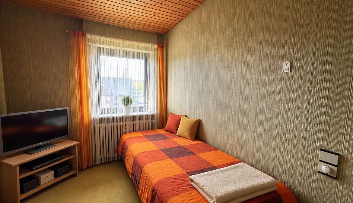 Goldbach ruft!! Charmantes 2-Familienhaus mit schönem Grundstück und vielen Möglichkeiten