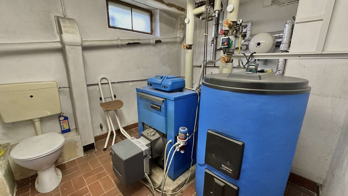 Öl-Zentralheizung (alt) Goldbach ruft!! Charmantes 2-Familienhaus mit schönem Grundstück und vielen Möglichkeiten