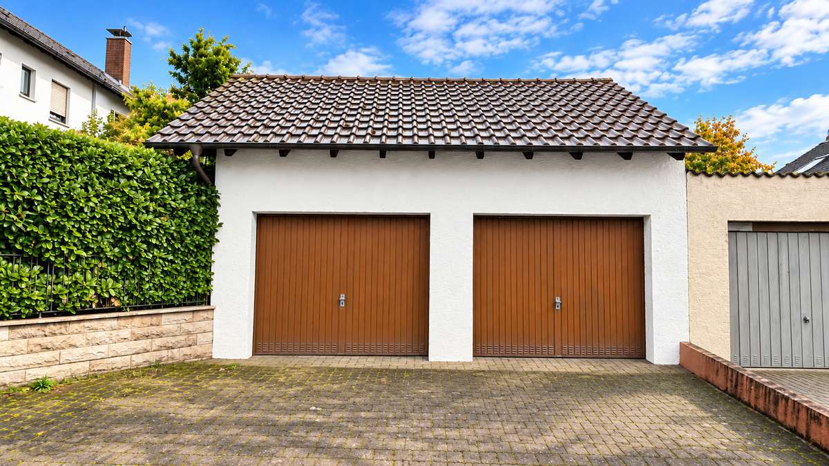 große Doppelgarage Goldbach ruft!! Charmantes 2-Familienhaus mit schönem Grundstück und vielen Möglichkeiten
