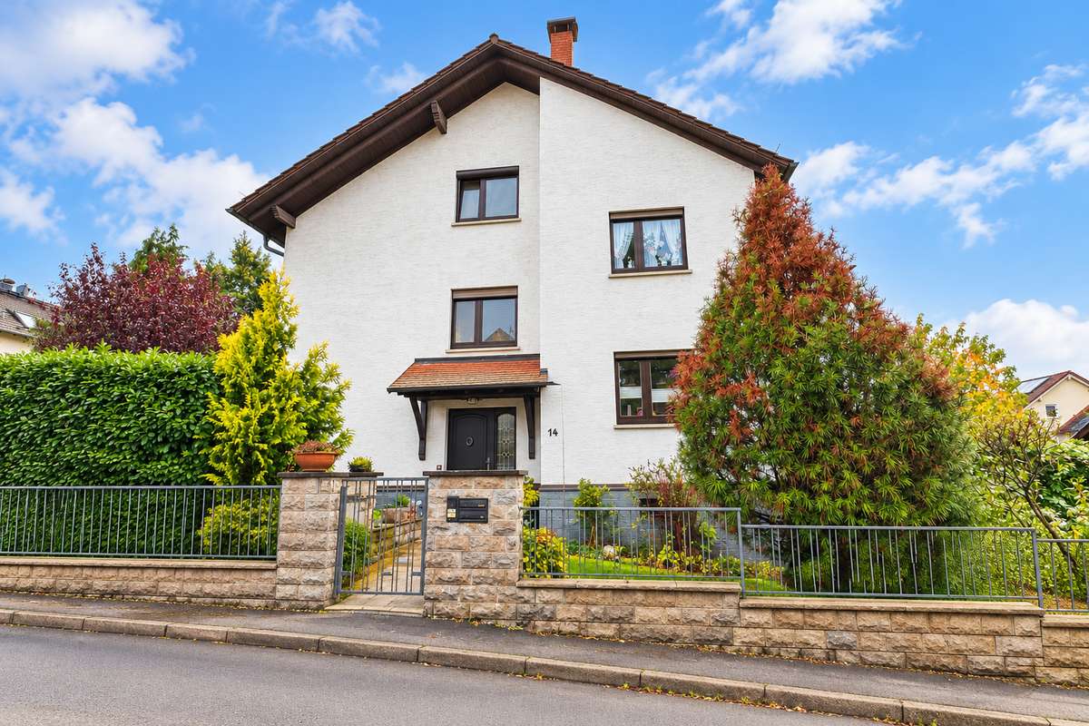 Hausansicht Goldbach ruft!! Charmantes 2-Familienhaus mit schönem Grundstück und vielen Möglichkeiten