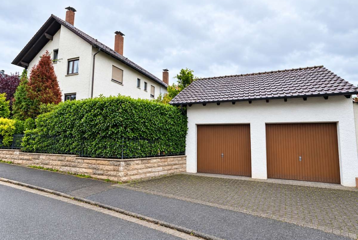 Goldbach ruft!! Charmantes 2-Familienhaus mit schönem Grundstück und vielen Möglichkeiten