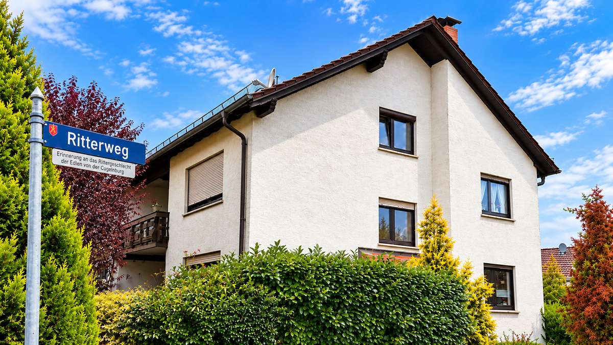 Hausansicht Goldbach ruft!! Charmantes 2-Familienhaus mit schönem Grundstück und vielen Möglichkeiten