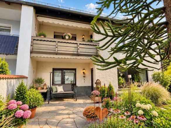 Goldbach ruft!! Charmantes 2-Familienhaus mit schönem Grundstück und vielen Möglichkeiten