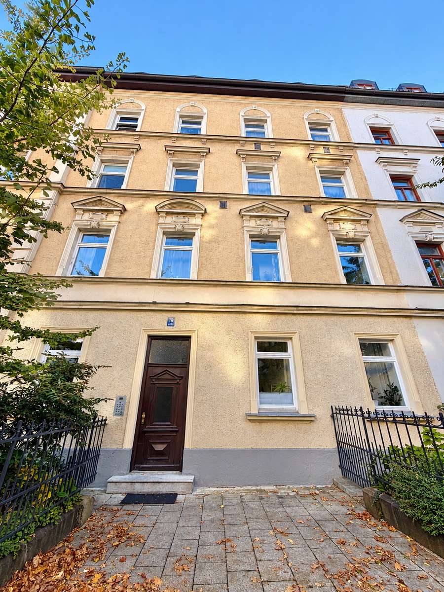 Altbauflair in bester Stadtlage – 2-Zi.-Whg. in der Isarvorstadt